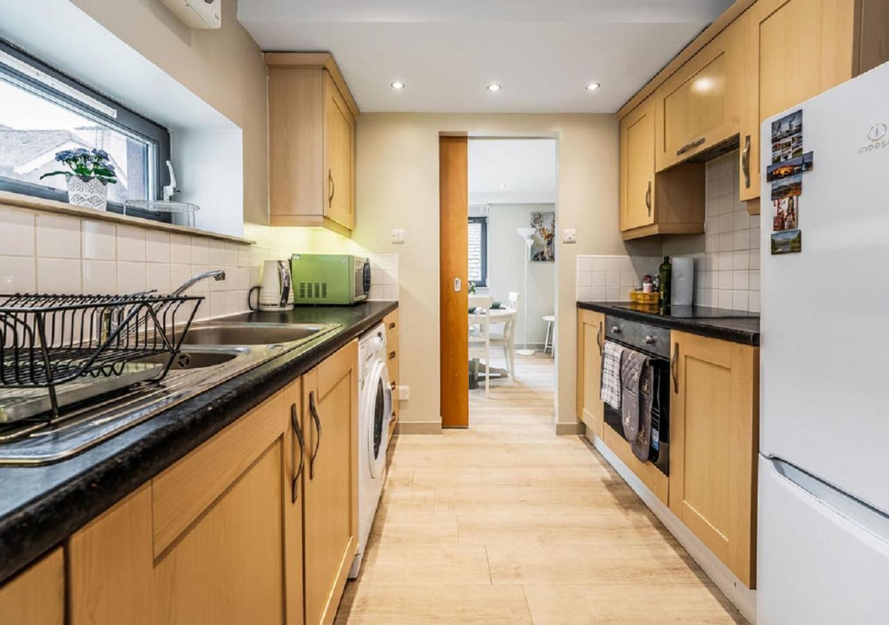 Heart Of Edinburgh's Old Town - Modern 2 Bedroom & Lift - Old Fishmarket Close. Appartement EDI